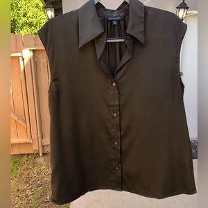 Banana Republic Collared Buttoned Sleeveless Blouse, Medium, Dark brown color.